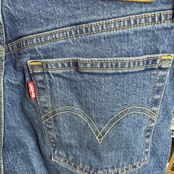 Women’s LEVI Denim Jean Shorts 26W - Picture 4 of 12
